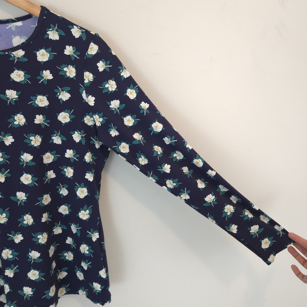 Draper James Land's End Women's Navy Floral Print Rash Guard Swim Top - Picture 4 of 12